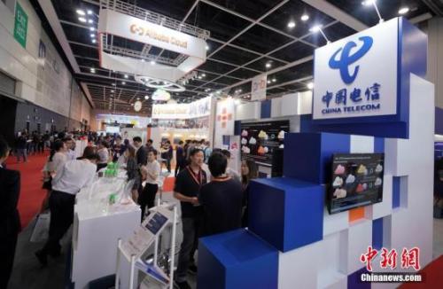 资料图:中国电信展台。中新社记者 张炜 摄